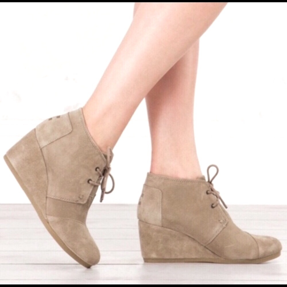 Toms Ankle Boot 8.5 Wedge Comfort Desert Taupe Suede Lace Up Tan